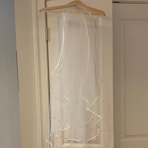 Elegant off white ribbon trim veil